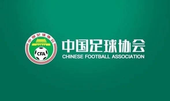 ”幸运的是，越来越多人工繁育的小蓝金刚鹦鹉，踏上野化之旅，逐渐重回自然。
