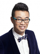 据悉，她俩无论在公在私关系都十分亲密 贾斯汀成MTV奖最大赢家 赛琳娜斯威夫特比性感 2013-08-26 当地时间8月25日晚，第30届MTV音乐录影带颁奖典礼在纽约布鲁克林巴克莱中心举行。